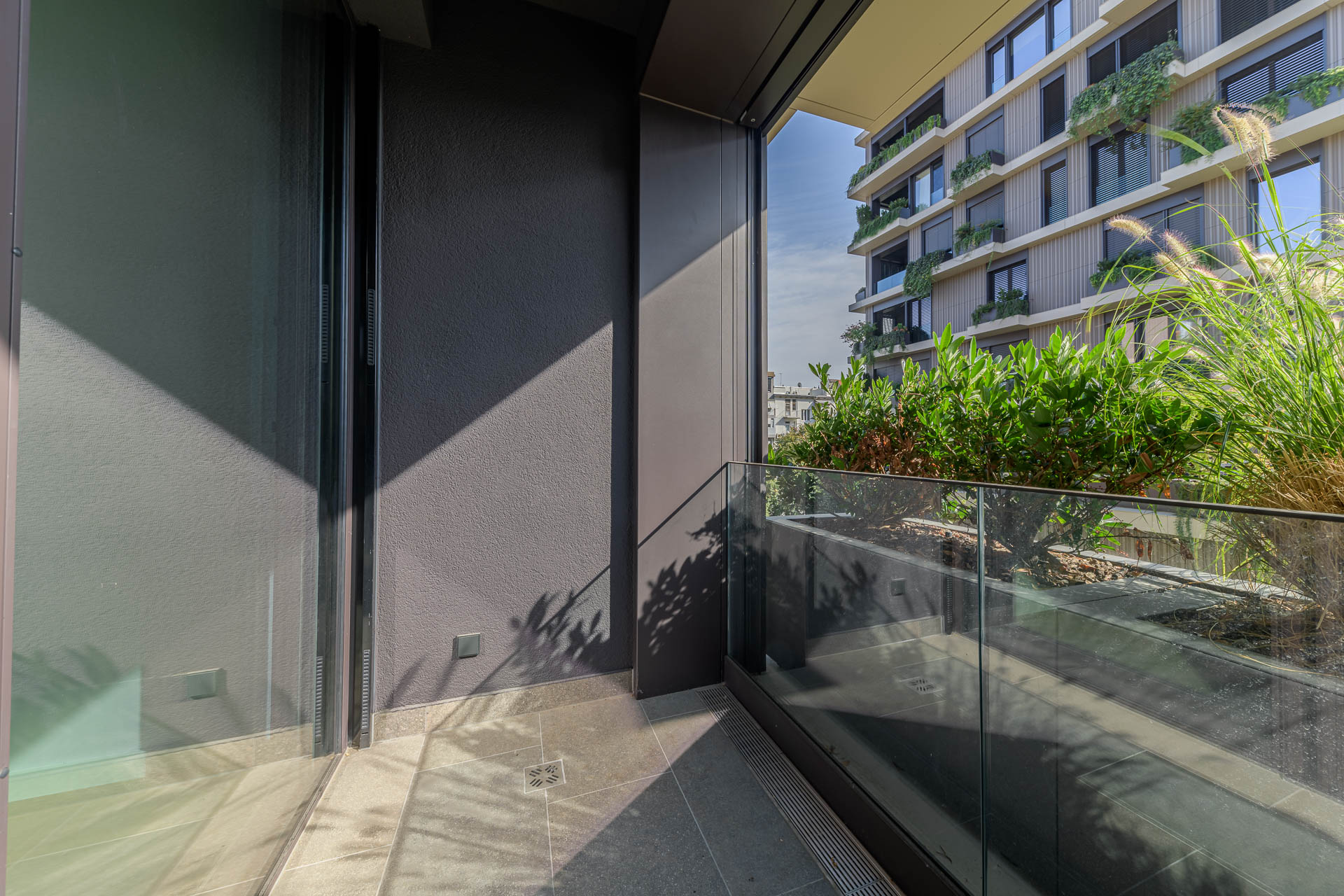 _CR03899-HDR